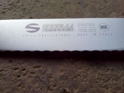 SANELLI AMBROGIO - Supra Profesionale - kuchyňský nůž 23 cm, zubaté ostří - pečivo