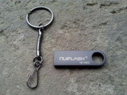 Flash disk 32GB - kov, barva černá