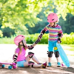 Dětská helma s chráničema na kolena, lokty a dlaně - skate, jízdní kolo 
