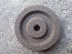 Brusný kotouč pr. 45mm, šířka 8mm, pr.otvoru 6mm, jemný