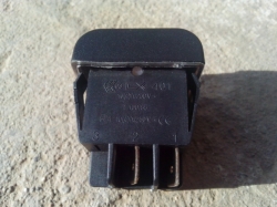 Vypínač čtyřpólový, podsvícený doutnavkou, 250V/16A, silikon. kryt 