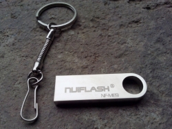 Flash disk 32GB - kov, barva stříbrná 