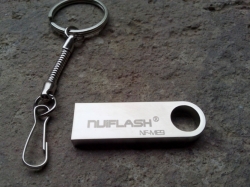 Flash disk 32GB - kov, barva stříbrná 