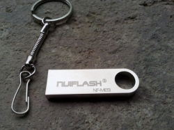 Flash disk 32GB - kov, barva stříbrná 