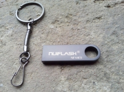 Flash disk 32GB - kov, barva černá