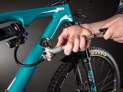Vysokotlaká pumpa pro tlumiče odpružené vidlice či sedla, pro MTB, 300 PSI / 20 barů
